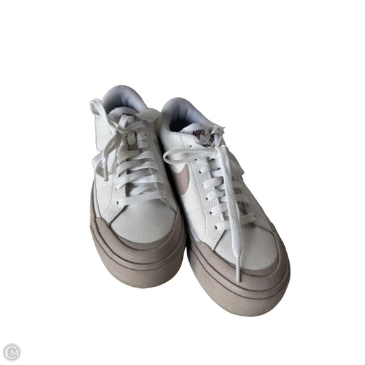 Shoes Sneakers By Nike In Grey & White, Size: 7