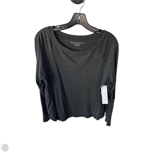Athletic Top Long Sleeve Crewneck By Beyond Yoga In Grey, Size: M