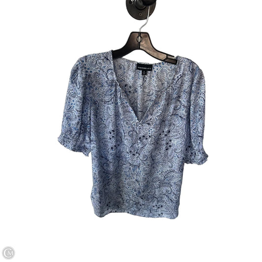 Top Short Sleeve By Fortune & Ivy In Blue & White, Size: M