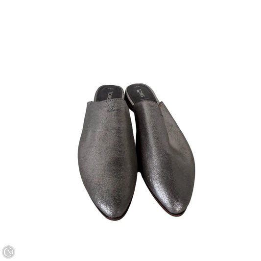 Shoes Flats By Toms In Silver, Size: 8.5