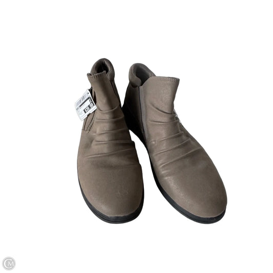 Boots Ankle Flats By Clarks In Brown, Size: 9.5