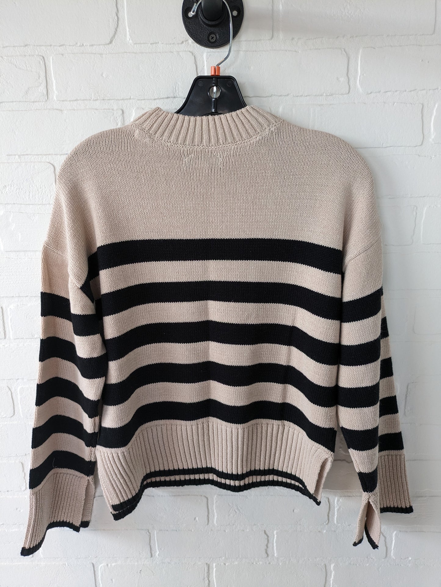 Sweater By Clothes Mentor  Size: Xs