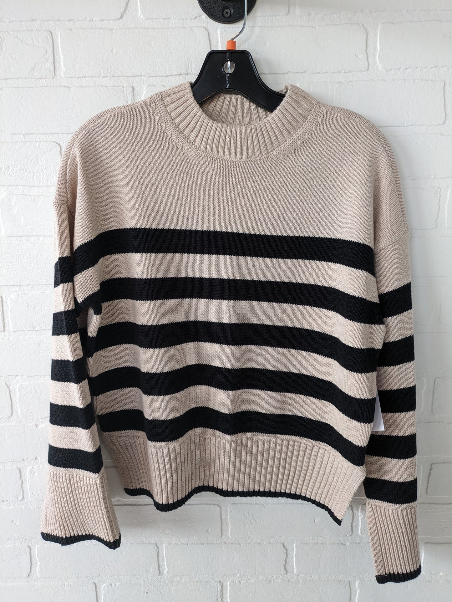 Sweater By Clothes Mentor  Size: Xs