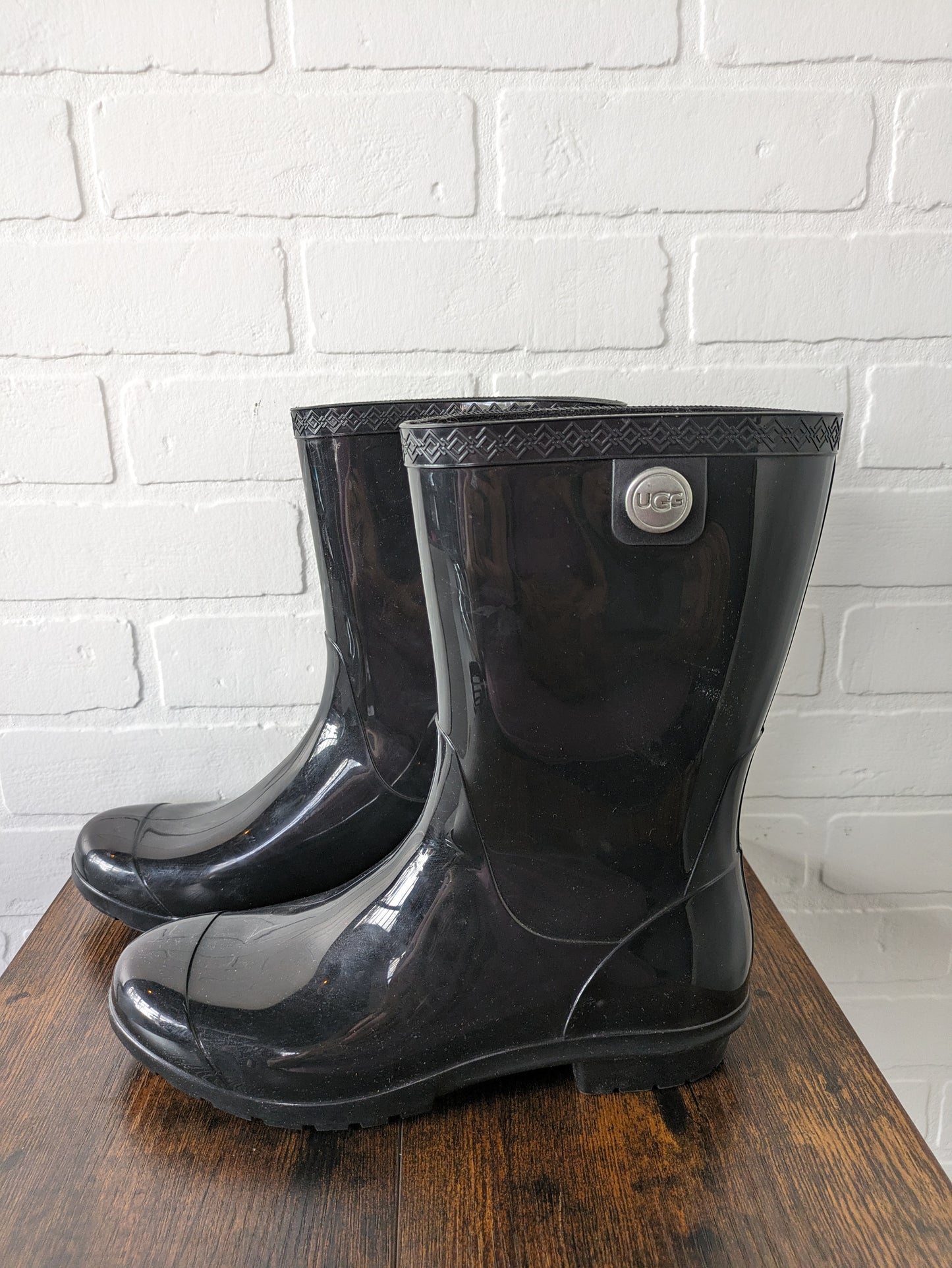Boots Rain By Ugg  Size: 9