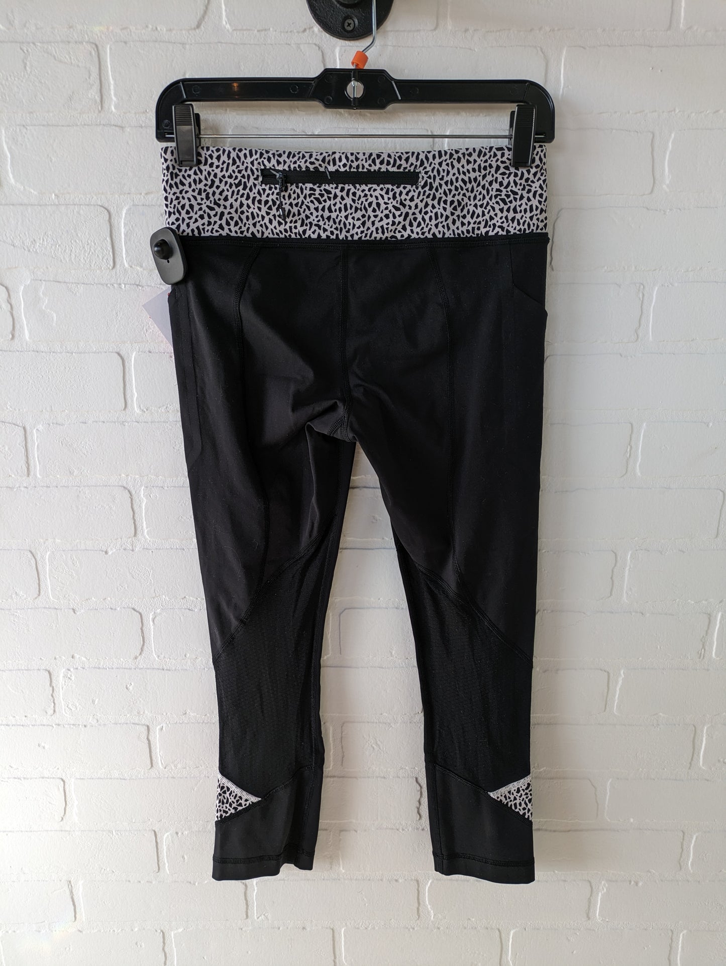 Athletic Leggings Capris By Lululemon  Size: 6