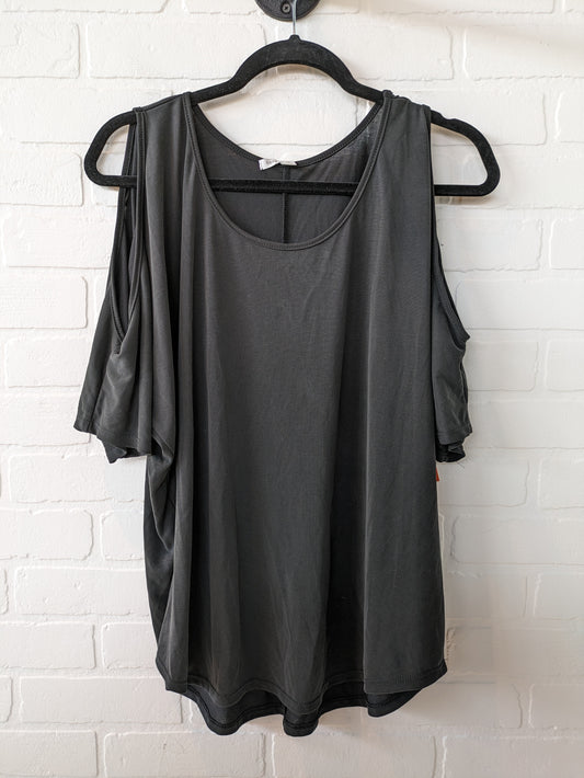 Top Short Sleeve By Green Envelope  Size: Xl